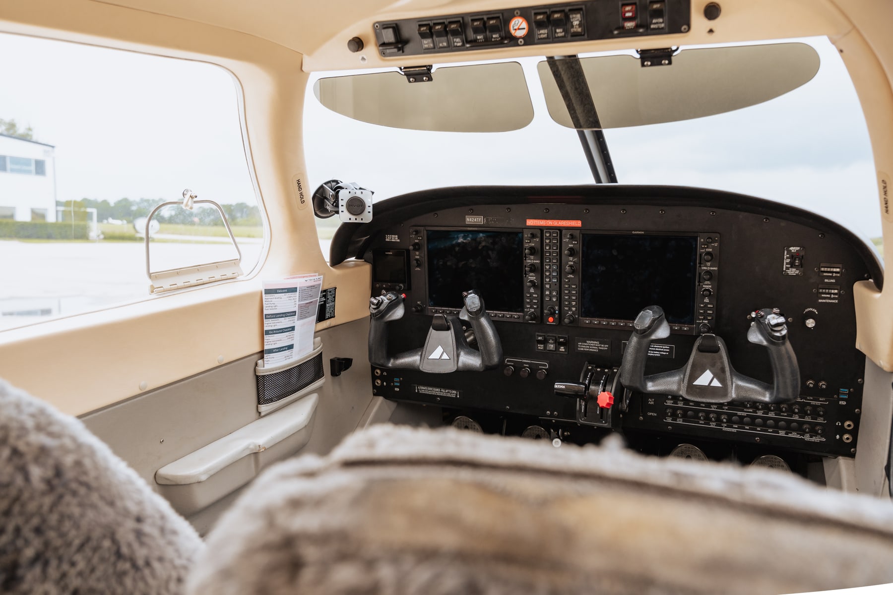 Airplane cockpit and flight controls
